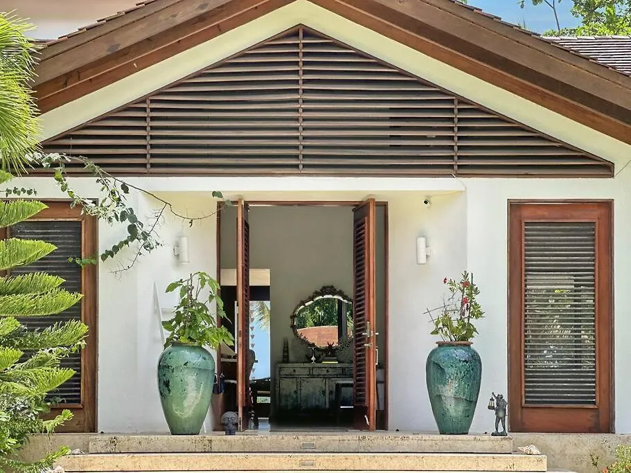 Contatos de Oceanfront Villa With Staff, Private Pool, Bbq